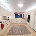 Villa House Between Pines 5-bedroom House With 3 Toilets Rovaniemi
