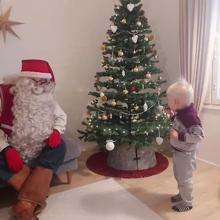 House Between Pines 5-bedroom House With 3 Toilets Villa