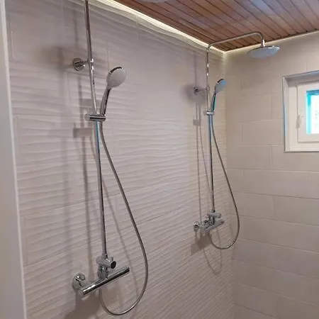 House Between Pines 5-bedroom House With 3 Toilets Рованиеми