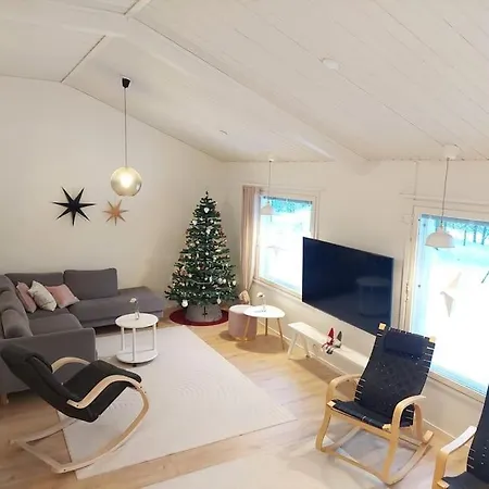 House Between Pines 5-bedroom House With 3 Toilets *