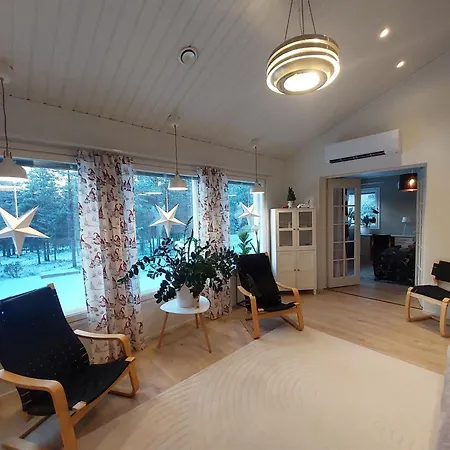 House Between Pines 5-bedroom House With 3 Toilets