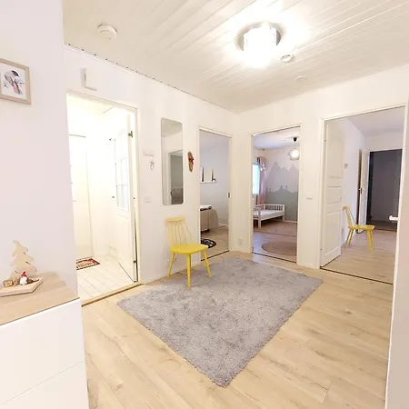 House Between Pines 5-bedroom House With 3 Toilets Вилла