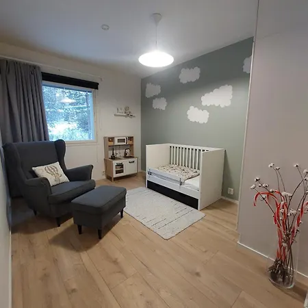 House Between Pines 5-bedroom House With 3 Toilets * Rovaniemi