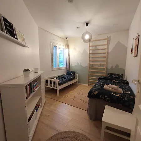 House Between Pines 5-bedroom House With 3 Toilets Вилла