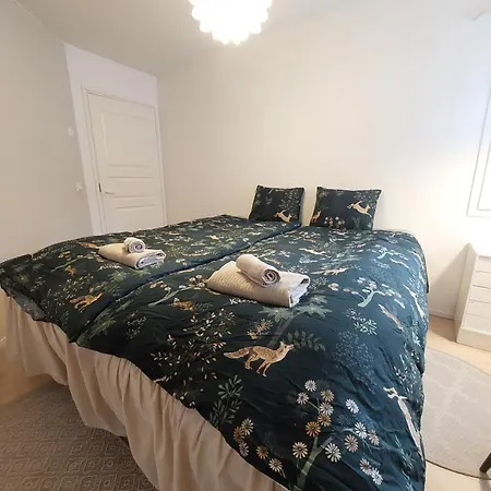 House Between Pines 5-bedroom House With 3 Toilets *