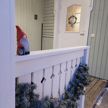 House Between Pines 5-bedroom House With 3 Toilets * Рованиеми