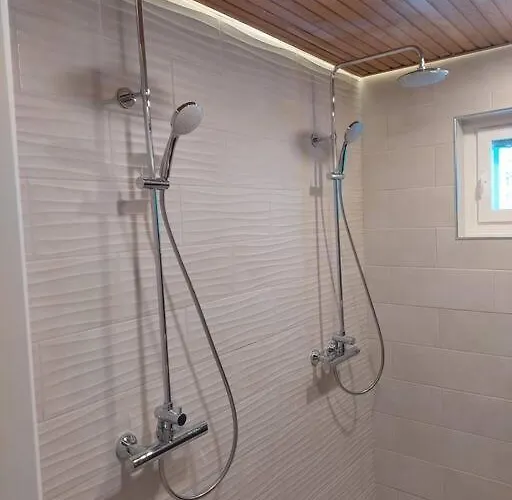 House Between Pines 5-bedroom House With 3 Toilets 로바니에미