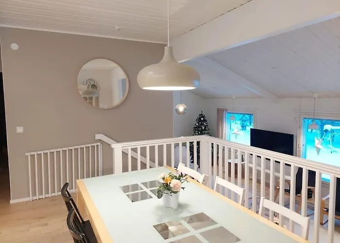 House Between Pines 5-bedroom House With 3 Toilets 빌라 로바니에미