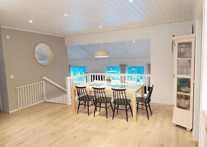 House Between Pines 5-bedroom House With 3 Toilets 로바니에미