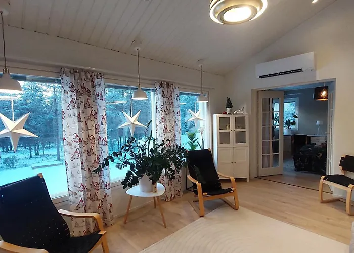 House Between Pines 5-bedroom House With 3 Toilets