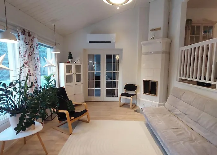 House Between Pines 5-bedroom House With 3 Toilets 로바니에미