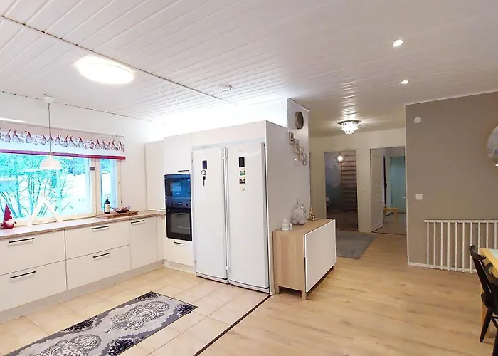House Between Pines 5-bedroom House With 3 Toilets Вилла *