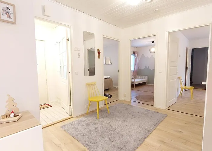 House Between Pines 5-bedroom House With 3 Toilets 빌라