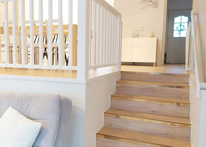 House Between Pines 5-bedroom House With 3 Toilets *